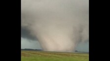 VIDEO: Americkým štátom Illinois sa prehnalo tornádo, strhávalo strechy a vyvracalo stromy