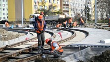 Električky po nej nechodia a ani tak skoro nebudú. Košice zachraňujú problematickú trať čiastočnými opravami