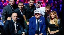 FBI tvrdí, že prekazila útok na predstaviteľov vlády počas zápasov UFC na pôde Bieleho domu. Zadržali päť osôb