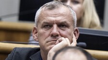 Poslanec R. Malatinec navrhuje vrátiť FPU do pôvodnej podoby. Koalícia jeho návrh odmieta, v hre je spojenectvo s opozíciou