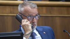 Vláda požiada parlament o vyslovenie dôvery. R. Raši zvolal mimoriadnu schôdzu NR SR na štvrtok