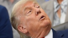 Trump potvrdil dosiahnutie dohody s Iránom, dal príkaz na ukončenie blokády Hormuzského prielivu