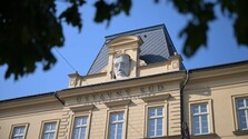 Vláda musí požiadať parlament o vyslovenie dôvery bezodkladne po prekročení zadlženosti, rozhodol Ústavný súd