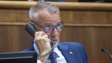Vláda požiada parlament o vyslovenie dôvery. R. Raši zvolal mimoriadnu schôdzu NR SR na štvrtok