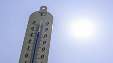 Meteorológovia varujú pred horúčavami na západe Slovenska, v niektorých okresoch hlásia výstrahy druhého stupňa