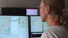 Pouličné lampy môžu pomôcť so záchranou života. Podľa špeciálneho čísla ich vedia dispečeri tiesňovej linky lokalizovať