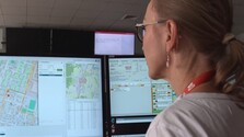 Pouličné lampy môžu pomôcť so záchranou života. Podľa špeciálneho čísla ich vedia dispečeri tiesňovej linky lokalizovať