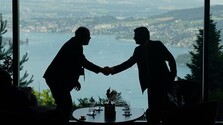 USA a Irán absolvovali prvé kolo rozhovorov o ukončení vojny. Iránsky minister zahraničných vecí hovorí o pokroku