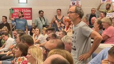 Krik, emócie, výčitky: Verejná diskusia o zónach pre veterné elektrárne sa skončila fiaskom