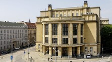 Najnovší rebríček dôvery v inštitúcie: Vedci už nie sú na čele, vláda ani parlament si opäť nepolepšili