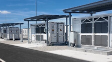 V čase núdze dokáže zásobovať obec celé hodiny. Pri Piešťanoch spustili najväčšie energetické úložisko svojho druhu na Slovensku