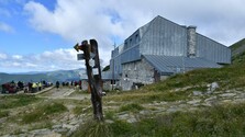 Dnes mal byť posledný deň Igora Fabriciusa na chate pod Ďumbierom. Nový nájomca si ju však prevziať neprišiel