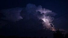 Horúčavy vystriedajú búrky: Meteorológovia zvýšili výstrahy z prvého stupňa na druhý