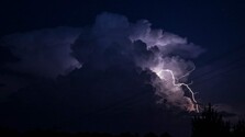 Horúčavy vystriedajú búrky: Meteorológovia zvýšili výstrahy z prvého stupňa na druhý