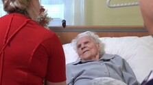 Vek ju nezastaví, vo svojom okolí stále rozdáva radosť a energiu: Pani Mária oslávila v Prešove storočné jubileum