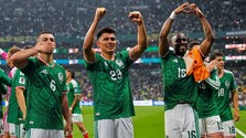 VIDEO: Veľká radosť na Aztéckom štadióne. Domáci Mexičania proti Ekvádoru neinkasovali a postúpili do osemfinále MS