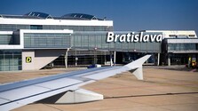Bratislavské letisko čaká rozšírenie. Viac cestujúcich môže spôsobiť problémy s dopravou, varujú odborníci