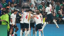 Osemfinálovú drámu v Mexiku zvládli lepšie Angličania. Ďalšia hosťujúca krajina sa lúči so šampionátom