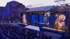 Oslavy Cyrila a Metoda na Devíne sú terčom kritiky. Opozícia hovorí o papalášstve, R. Kaliňák o ušetrených peniazoch