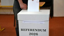 Referenda sa zúčastnil prezident, hlasovať chce aj predseda NR SR, premiér sa nezúčastní. Jednotná nie je ani opozícia