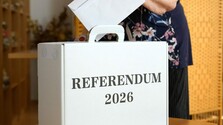 Referendum sa skončilo, hlasy sú spočítané: Ako občania odpovedali na dve referendové otázky?