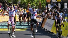 Tour de France: Del Toro vyhral druhú etapu, Pogačar druhý, Vingegaard v žltom