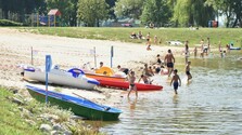 Hygienici upozorňujú na zhoršenú kvalitu vody v priehrade na Záhorí, riziko hrozí najmä alergikom