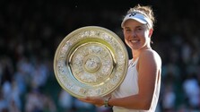 Linda Nosková získala premiérový grandslamový titul. Vo finále Wimbledonu porazila krajanku Muchovú
