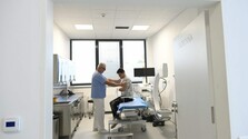 Nárok na preventívnu zdravotnú starostlivosť majú aj dlžníci. Niektorí lekári pacientov napriek tomu odmietajú ošetriť