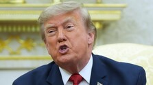 Trump ustúpil od poplatkov za plavbu cez Hormuzský prieliv. Nahradiť ich majú investičné dohody