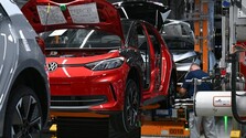 Volkswagen plánuje zatvárať fabriky aj prepúšťať. Pre Slovensko to však nemusí byť zlá správa