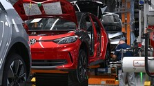 Volkswagen plánuje zatvárať fabriky aj prepúšťať. Pre Slovensko to však nemusí byť zlá správa