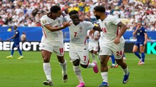 Desaťgólová smršť v zápase o bronz: Anglicko udržalo výrazný polčasový náskok, Mbappé prekonal Messiho