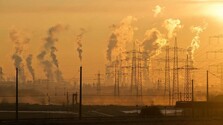 Eurokomisia predstavila akčný plán k systému emisných povoleniek. Kritizujú ho konzervatívci aj zelení