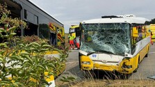 Na juhu Moravy sa zrazili autobusy. Zranenia utrpeli desiatky ľudí