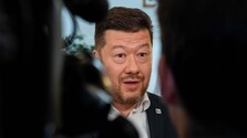 Okamura príspevok na financovanie zbraní pre Ukrajinu kritizuje. Koaličných partnerov požiadal, aby sa to už neopakovalo