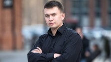Pôvodne vojnu podporoval, teraz ju kritizuje: Ruského blogera zadržali za kritiku Putina a vojny na Ukrajine