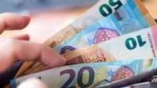 Slováci čoraz častejšie nezvládajú splácať spotrebiteľské úvery. Odborníci varujú pred zbytočným zadlžovaním