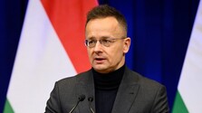 Z parlamentu do čínskej automobilky. Szijjártó smeruje na vysokú funkciu, ako minister bol veľkým lobistom za Čínu