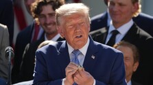 Donald Trump môže dohodou USA so Saudskou Arábiou spustiť jadrové preteky na Blízkom východe, píše Foreign Policy