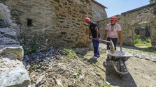 Žiadatelia nevedia, či dostanú peniaze na opravy hradov. Ministerstvo kultúry tvrdí, že má čas, hoci sezóna končí v septembri