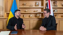 Británia ďalej stojí pri Ukrajine, povedal Zelenskému nový premiér Burnham. Hovorili aj o spolupráci v oblasti dronov