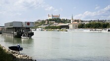 Hladina Dunaja v Bratislave je najnižšia za tridsať rokov. Hrozí úplné zastavenie vodnej dopravy