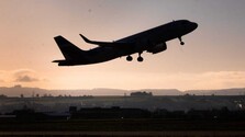 Lietadlo spoločnosti Airbus letelo vzduchom viac ako 24 hodín. Skúšobné lety sú prípravou na novú linku