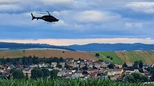Trojročného chlapca, ktorý sa stratil v kukuričnom poli, našli živého