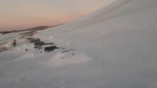 Viac než sto turistov uviazlo v horách v Argentíne, cestu im odrezala snehová búrka