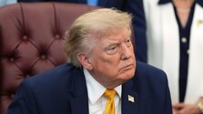 Ak sa nedohodneme, plánujeme zaútočiť, odkázal Iránu Donald Trump. Dáva mu „poslednú šancu“