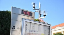 Horúčavy a sucho čoraz viac zasahujú Slovensko. Čo s tým urobí vláda a ako chce krajinu pripraviť na extrémy?