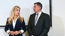 M. Šimkovičová avizuje postihy, ak sa potvrdí nahrávka z kauzy odpočúvania v FPU. L. Machala odmieta rozdávanie pokynov