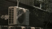 Rakúsko reaguje na horúčavy, chce zjednodušiť cestu ku klimatizáciám. Opozícia a Greenpeace žiadajú iné riešenia